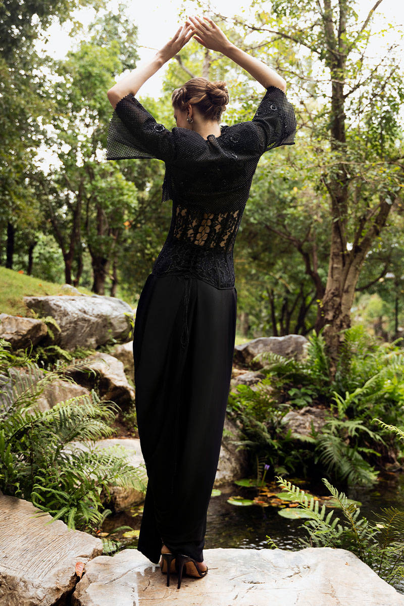 Black Sarong Rose